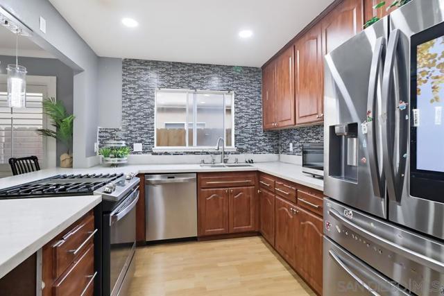 554 Friendly Ct E, El Cajon CA: https://media.crmls.org/mediaz/bf6ba663-bda7-42e0-9a57-ecb02d8f3fd1.jpg