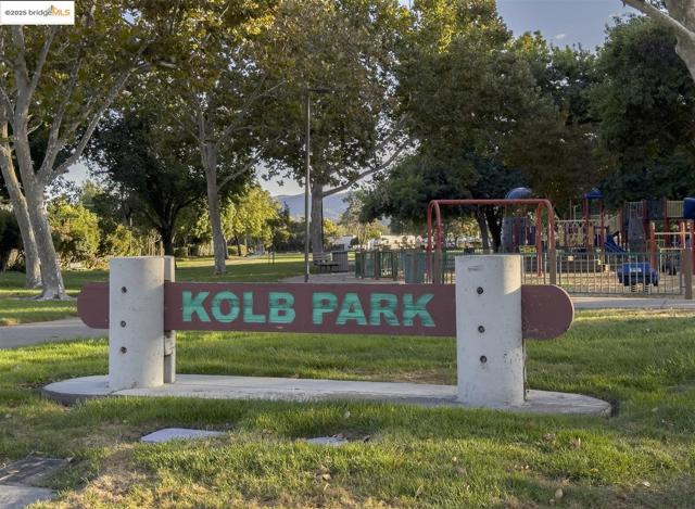 4153 Clarinbridge Cir, Dublin CA: https://media.crmls.org/mediaz/bf6bb75a-8e93-4b96-be1f-c326bc8ec9f9.jpg