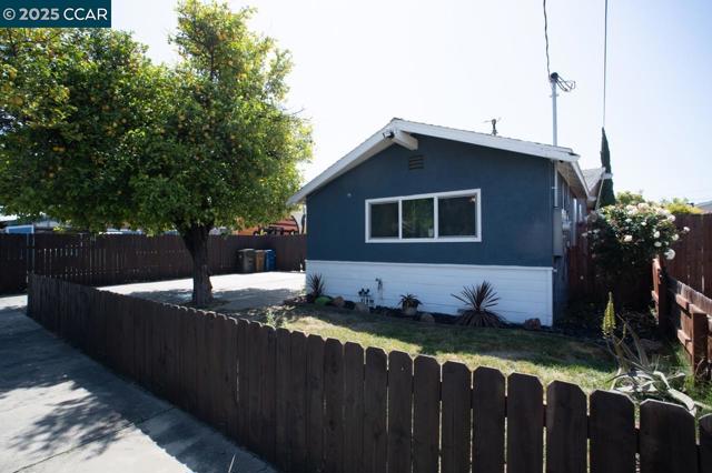 9 W Madill St, Antioch CA: https://media.crmls.org/mediaz/bf6bc707-82c0-4036-9014-1d9238a9c83e.jpg