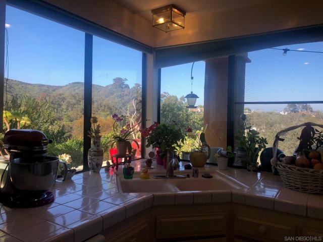 6645 Caminito Scioto, La Jolla CA: https://media.crmls.org/mediaz/bf6c1727-f851-42c5-b276-3b348bb996c8.jpg