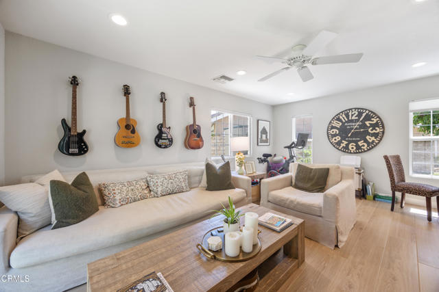 27220 Waterford Drive, Valencia CA: https://media.crmls.org/mediaz/bf6c1d7b-9403-4ada-9b68-6324e56223b2.jpg