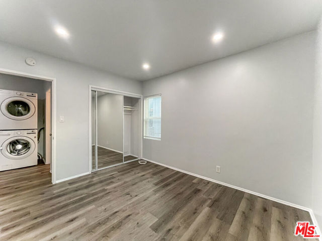 1103 Ocean Park Boulevard, Santa Monica CA: https://media.crmls.org/mediaz/bf6c5bab-949e-4925-8897-8a0b7ac634eb.jpg