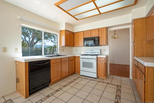 43072 Corte Tolosa, Temecula CA: https://media.crmls.org/mediaz/bf6cf712-b928-41f3-b7ad-b93e1ec1abea.jpg