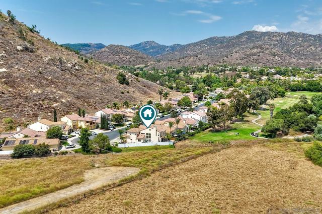 2476 Fallbrook Pl, Escondido CA: https://media.crmls.org/mediaz/bf6d35c1-bebd-4041-b460-42f791199ac1.jpg