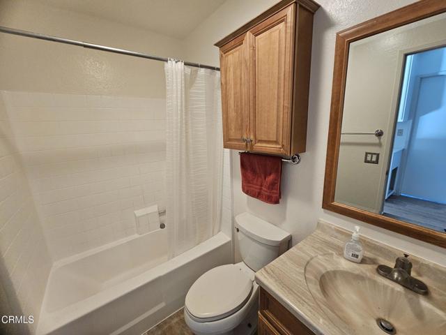11643 Luanda Street, Lakeview Terrace CA: https://media.crmls.org/mediaz/bf6dc909-80d9-4d3a-aab3-029df05516f3.jpg