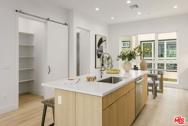 1248 Lodi Place, Los Angeles CA: https://media.crmls.org/mediaz/bf6de1bc-28b4-44f3-803d-9f3197792094.jpg