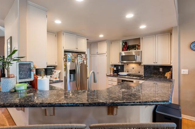 Detail Gallery Image 16 of 46 For 633 Cantara Ln, Vista,  CA 92081 - 3 Beds | 2/1 Baths