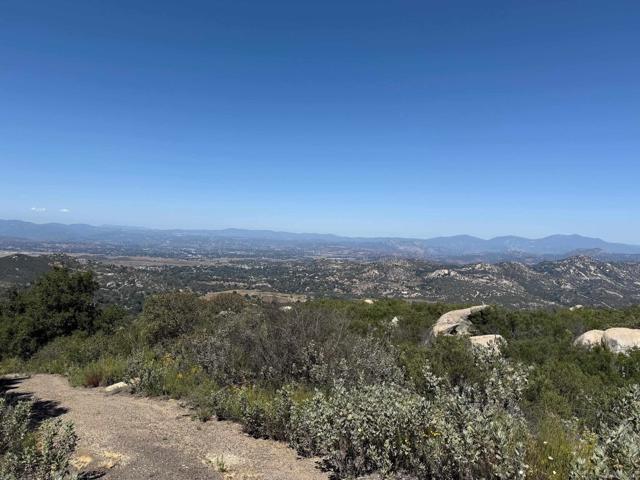 17441 Dos Picos Park Road, Ramona CA: https://media.crmls.org/mediaz/bf6ea6a5-a706-4d0b-9de2-3201fa73a722.jpg