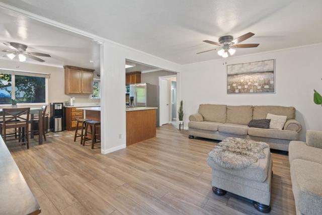 5367 Rosswood Lane, Redding CA: https://media.crmls.org/mediaz/bf6ef9fe-0fda-44f3-888f-fb6e95f7ed3c.jpg