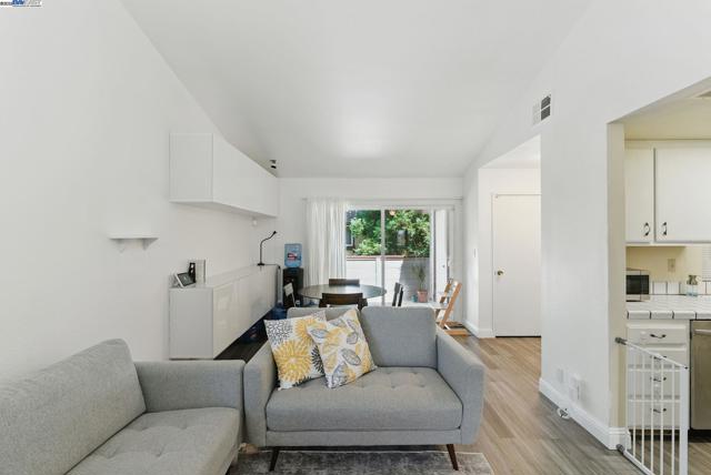 6198 Civic Terrace Ave, Newark CA: https://media.crmls.org/mediaz/bf6f1087-a511-4fec-9e9d-81a8ed48485c.jpg