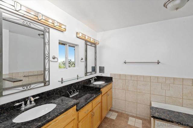 1421 Rincon Rd, Escondido CA: https://media.crmls.org/mediaz/bf6f632e-b2ca-4297-9119-f1152173ffcd.jpg
