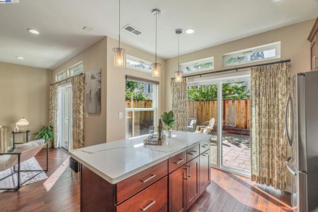 5406 Ontario Cmn, Fremont CA: https://media.crmls.org/mediaz/bf6f650d-3649-409b-8285-4664a567d9a6.jpg