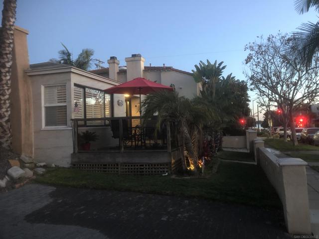 4135 Fanuel St, Pacific Beach (San Diego) CA: https://media.crmls.org/mediaz/bf7064c3-25ee-4bd6-a533-5c4954f2bb2f.jpg