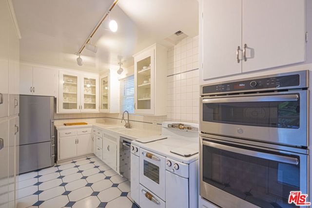 2318 Canyon Drive, Los Angeles CA: https://media.crmls.org/mediaz/bf70d556-f1a1-40e8-bd06-d2ef3d68f75d.jpg