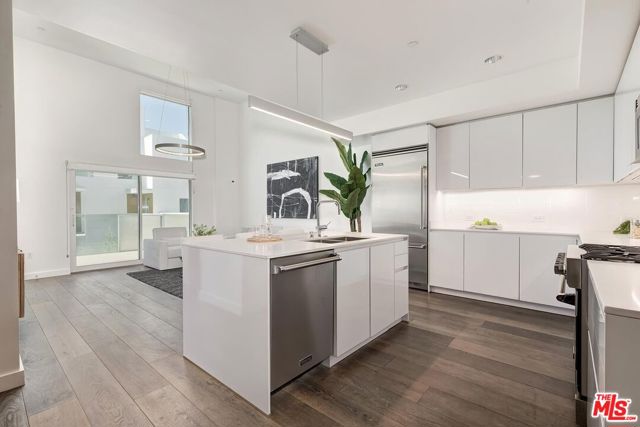 3 Bed Home for Sale in Santa Monica, California