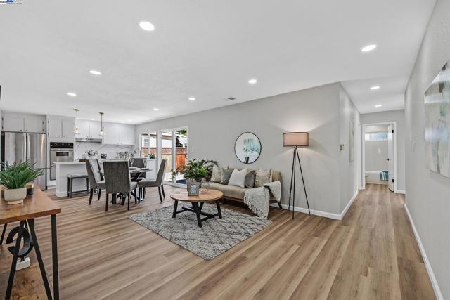 1942 Sherman Dr, Union City CA: https://media.crmls.org/mediaz/bf716394-172a-436c-af91-c03adefad29f.jpg