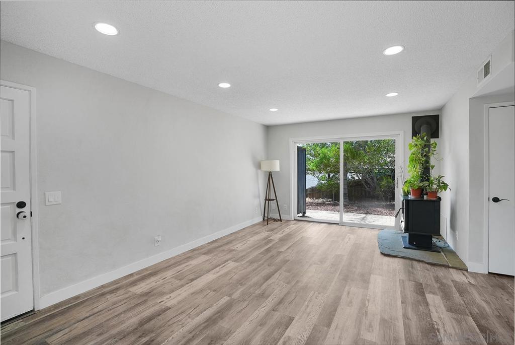 https://media.crmls.org/mediaz/bf719b5c-e26d-4a47-b930-9a696c7eceda.jpg?preset=X-Large