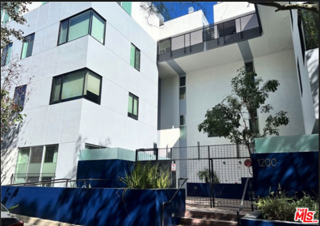 1200 N Sweetzer Avenue, West Hollywood CA: https://media.crmls.org/mediaz/bf71cf75-a580-436e-9bfd-83e3ded75f62.jpg