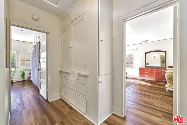 728 S Windsor Boulevard, Los Angeles CA: https://media.crmls.org/mediaz/bf7266bb-f7b4-4960-ae62-3959bdde2726.jpg