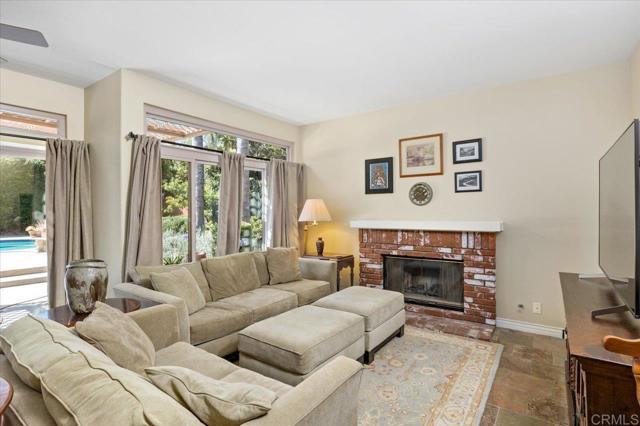 Detail Gallery Image 14 of 39 For 4635 Allende Ave, Oceanside,  CA 92057 - 4 Beds | 3 Baths
