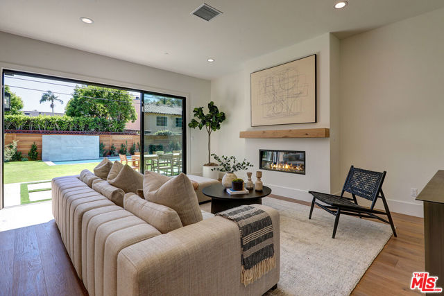 7733 Henefer Avenue, Los Angeles CA: https://media.crmls.org/mediaz/bf728790-a6e6-4b7a-9e81-9472e9b9674a.jpg