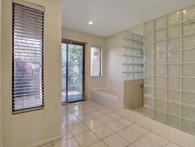 35738 Calle Montigo, Cathedral City CA: https://media.crmls.org/mediaz/bf7330ef-f0bf-4e47-bc4a-001b3ad620df.jpg