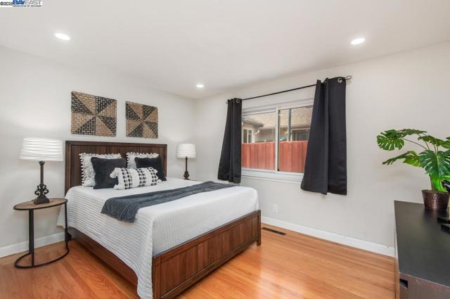 16560 Russell Ct, San Leandro CA: https://media.crmls.org/mediaz/bf737b84-1c0b-4677-8116-39fab761bf5a.jpg