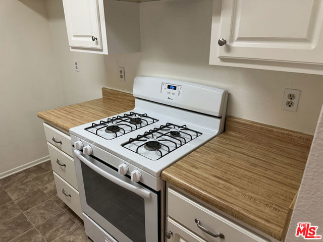 4248 Whitsett Avenue, Studio City CA: https://media.crmls.org/mediaz/bf7399d8-8ab2-430d-b02c-1b2fa375fcff.jpg