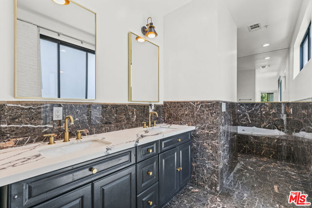 2646 Rinconia Drive, Los Angeles CA: https://media.crmls.org/mediaz/bf7427e3-6fd4-493d-822c-28e2a3190abd.jpg