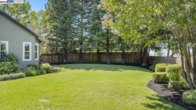 1348 Carlton Pl, Livermore CA: https://media.crmls.org/mediaz/bf750f4a-dab5-4305-a918-44e27a01c540.jpg