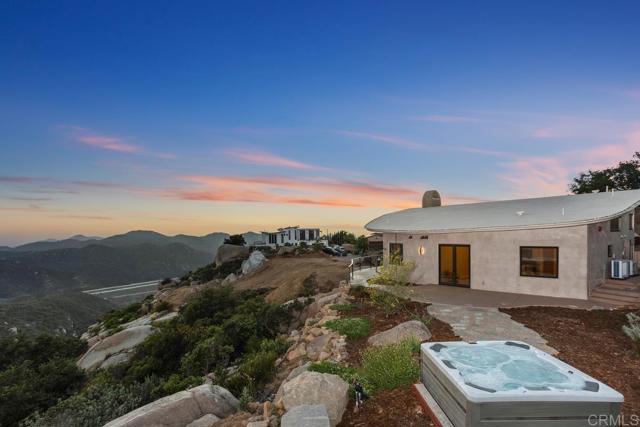 10027 Tall Oak Drive, Escondido CA: https://media.crmls.org/mediaz/bf760f9b-2ee2-4a3b-bb0a-39a939ad9976.jpg