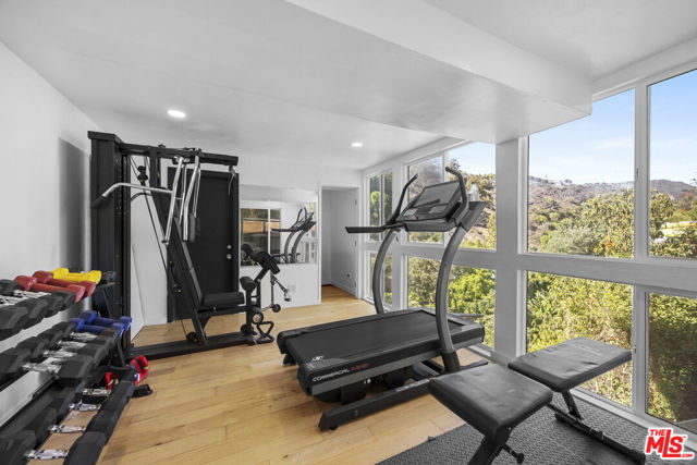 1311 Braeridge Drive, Beverly Hills CA: https://media.crmls.org/mediaz/bf76c485-783a-4116-8f12-923f6baae838.jpg