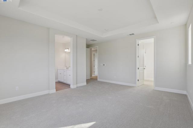 109 Creek View Cir, Fairfield CA: https://media.crmls.org/mediaz/bf77142e-90ed-4431-bab7-24d4d93a43fa.jpg