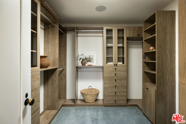 Image 24 of 57 For 2206 Micheltorena Street