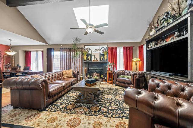 Detail Gallery Image 5 of 25 For 868 Venice Glen, Escondido,  CA 92026 - 2 Beds | 2 Baths