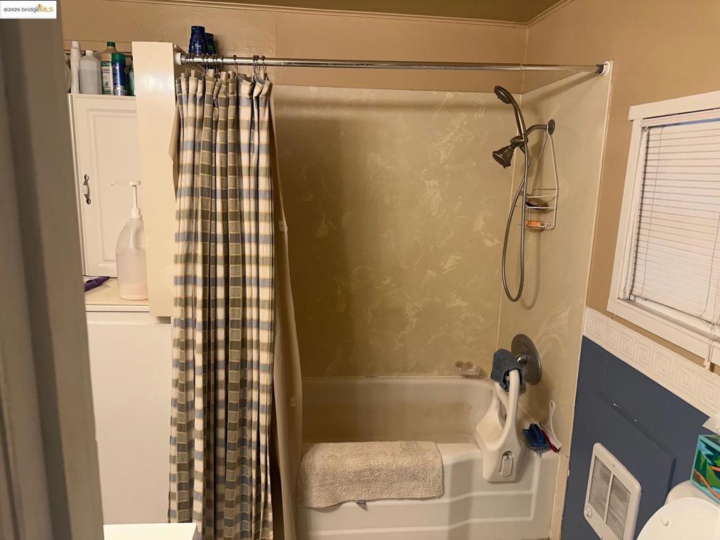 https://media.crmls.org/mediaz/bf772167-30ae-428b-9858-98008864d6d0.jpg?preset=X-Large
