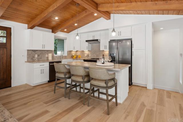 Detail Gallery Image 22 of 30 For 555 Amphitheatre, Del Mar,  CA 92014 - 4 Beds | 3/1 Baths