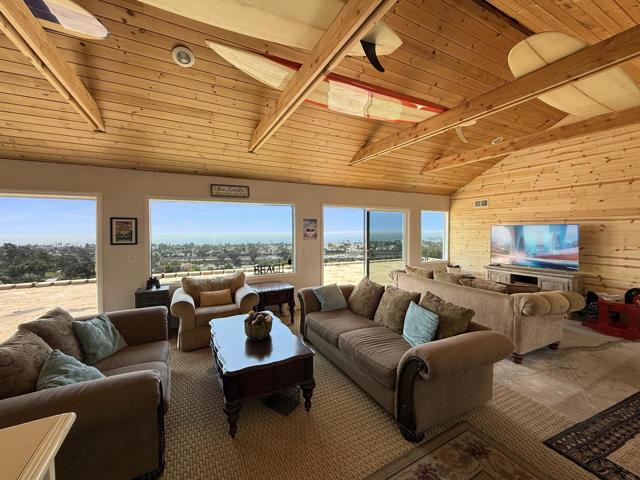 4103 Calle Bienvenido, San Clemente CA: https://media.crmls.org/mediaz/bf791f2d-1067-4d23-b2ef-d997a22a4735.jpg