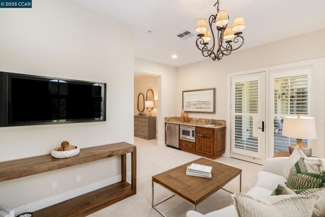 160 Camille Ave, Alamo CA: https://media.crmls.org/mediaz/bf793622-2afb-476e-8eda-6f5b830fc4f3.jpg