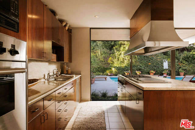 5 Bed Home for Sale in Los Angeles, California