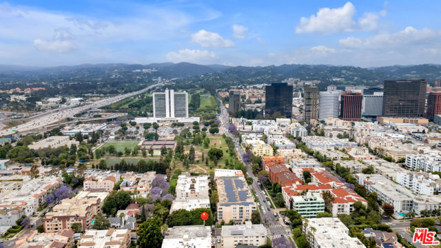 1434 Greenfield Avenue, Los Angeles CA: https://media.crmls.org/mediaz/bf7964ad-3d3c-4207-9148-f7ab22242156.jpg