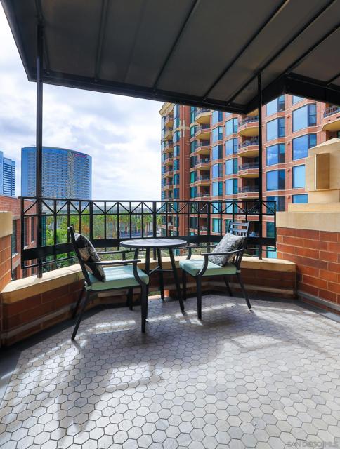 500 W Harbor Dr, San Diego CA: https://media.crmls.org/mediaz/bf797d0b-876f-47bb-a48c-5b13a4e50057.jpg