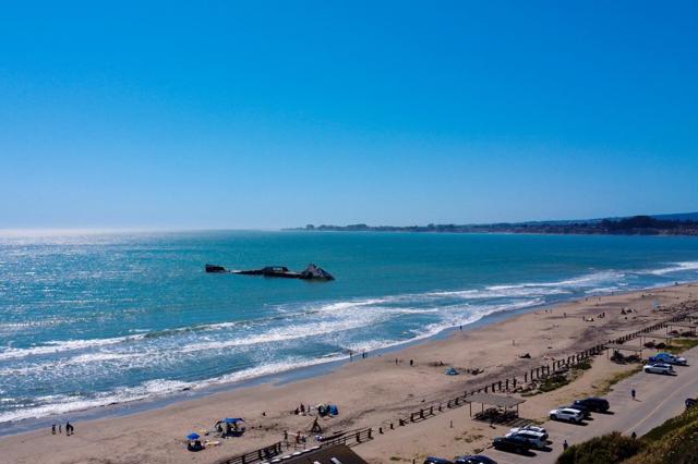 311 Mar Vista Avenue, Aptos CA: https://media.crmls.org/mediaz/bf79b8e2-2263-4bb4-a998-2c4309a6adc6.jpg