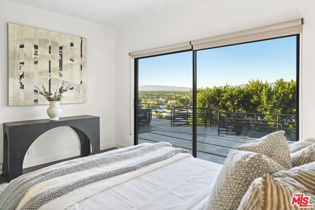 3838 Buena Park Drive, Studio City CA: https://media.crmls.org/mediaz/bf79f4df-3202-4712-9532-4c9888ac9302.jpg