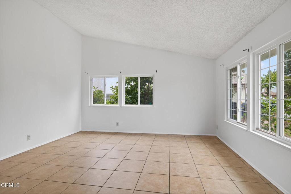 MLS #V1-32610 image #5