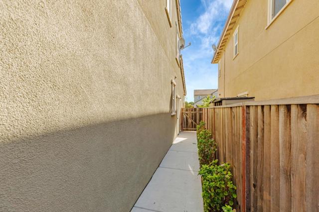 9565 Grande Drive, Gilroy CA: https://media.crmls.org/mediaz/bf7aa213-dece-49e5-bef1-adf2fb45d100.jpg