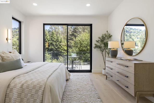 7270 Woodrow Dr, Oakland CA: https://media.crmls.org/mediaz/bf7ab683-bfb4-4faa-b55a-62760f35df3e.jpg