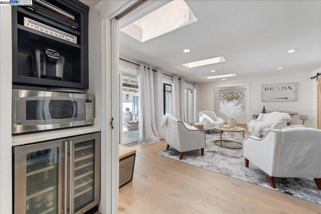 325 Crest Ave, Alamo CA: https://media.crmls.org/mediaz/bf7b4472-e6b5-41db-b70d-8c7b43e0b194.jpg