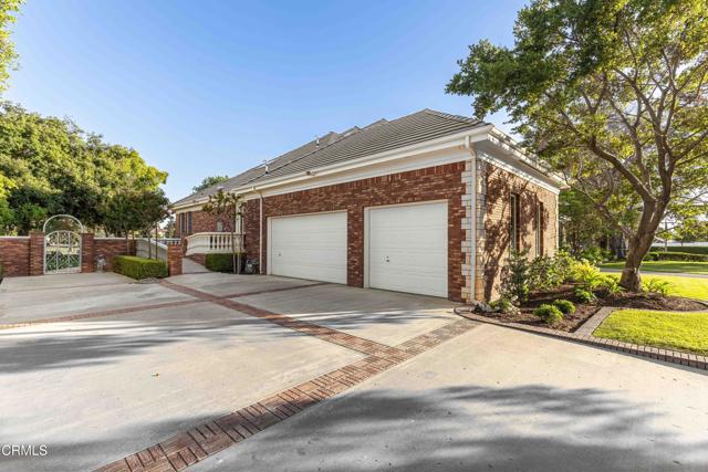 2300 Weybridge Drive, Bakersfield CA: https://media.crmls.org/mediaz/bf7b84e7-be3c-4119-8403-0e73c7d2cd19.jpg