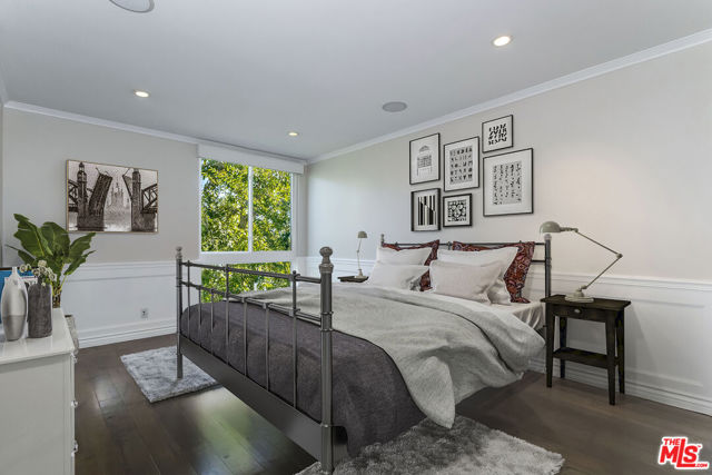 906 N Doheny Drive, West Hollywood CA: https://media.crmls.org/mediaz/bf7bca7f-62fd-43de-b05e-c93d5c9657ce.jpg